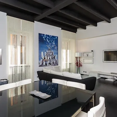 In Cosmopolitan Hi-tech Lägenhet