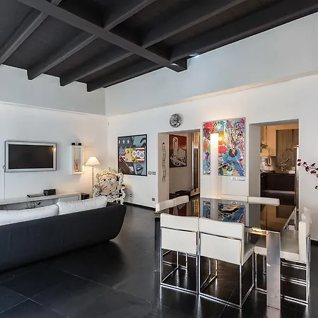 In Cosmopolitan Hi-tech Appartamento *