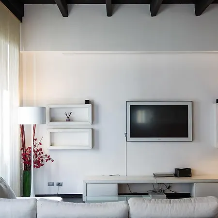 In Cosmopolitan Hi-tech Appartamento