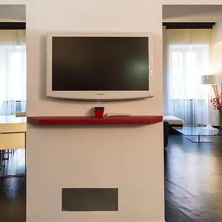 In Cosmopolitan Hi-tech Apartamento