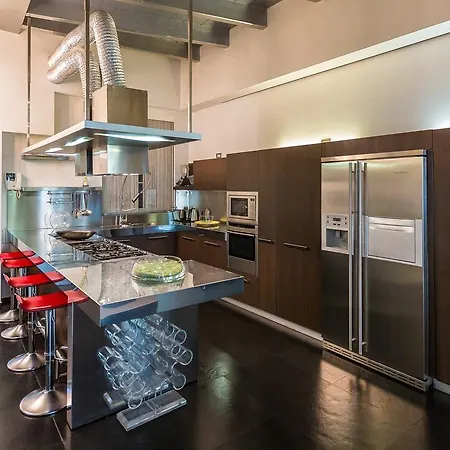 In Cosmopolitan Hi-tech * Roma